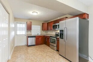 12867 Stacey E Cox Ct in Hialeah, FL - Building Photo