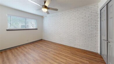 205 E Davis St in Dallas, TX - Building Photo - Building Photo