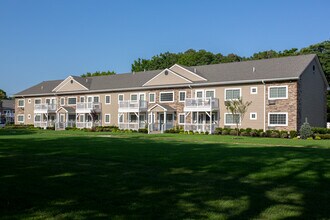 Fairfield Estates At St James in Saint James, NY - Building Photo - Building Photo