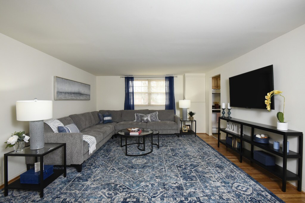 Hyde Park Apartments in Essex, MD