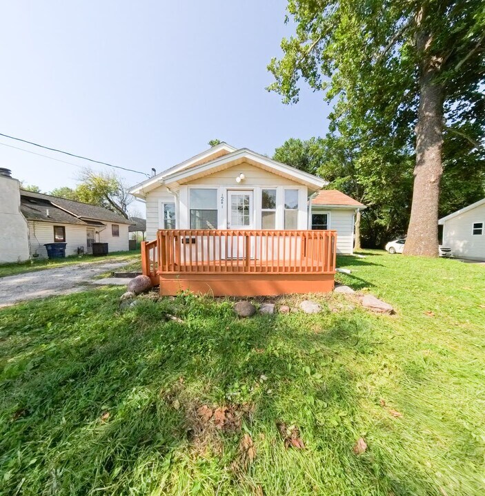 1201 Bundy St in Des Moines, IA - Building Photo