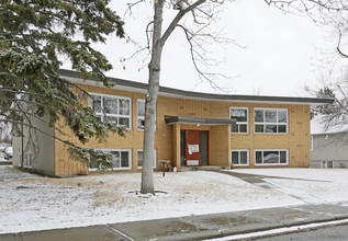 2312 2nd Ave NW in Calgary, AB - Building Photo - Building Photo