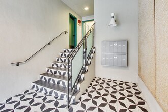 2240 Larkin in San Francisco, CA - Foto de edificio - Building Photo