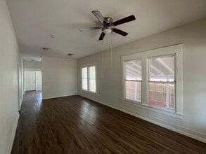1004 Illinois St in Robstown, TX - Building Photo - Building Photo