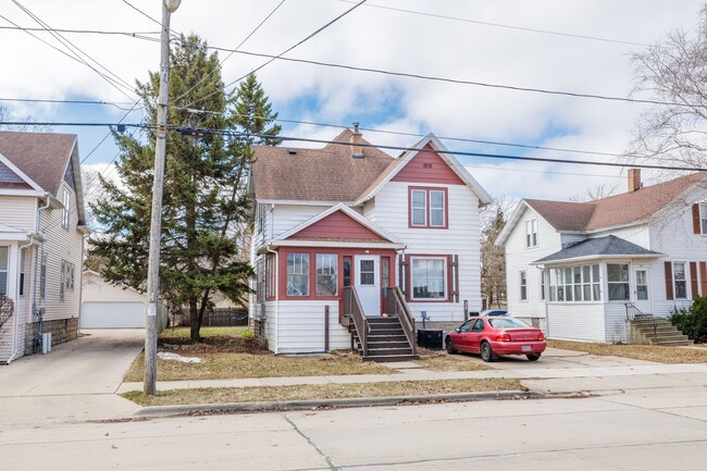 35 W 14th Ave in Oshkosh, WI - Building Photo - Building Photo