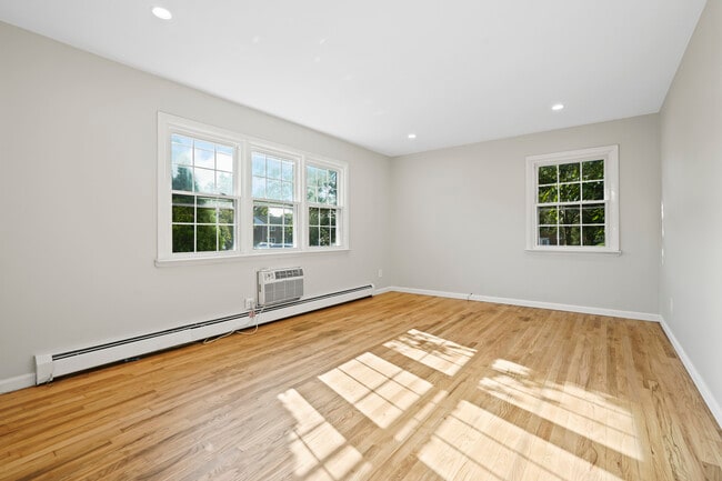 364 Westwood Ave in Long Branch, NJ - Building Photo - Building Photo