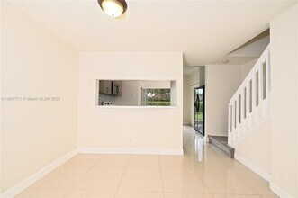 69 Simonton Cir in Weston, FL - Building Photo - Building Photo