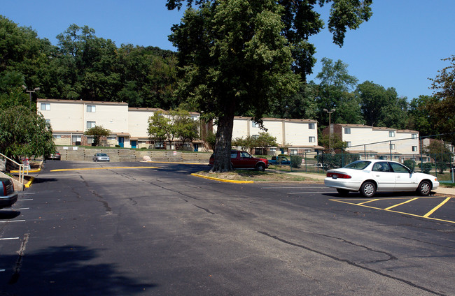 Landmark Apartments in Peoria, IL - Building Photo - Building Photo