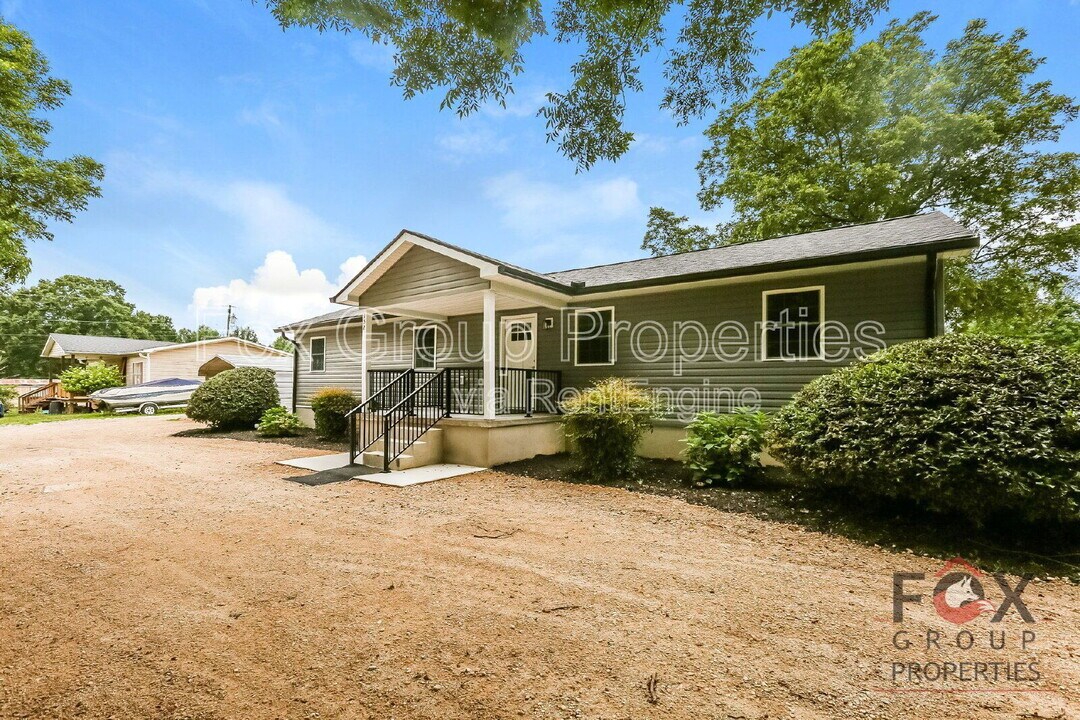 152 Midway Lake Rd in Mooresville, NC - Building Photo