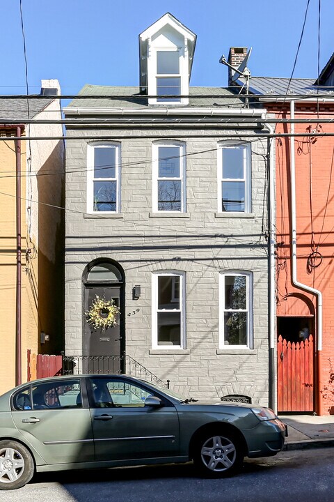 439 W Vine St in Lancaster, PA - Building Photo