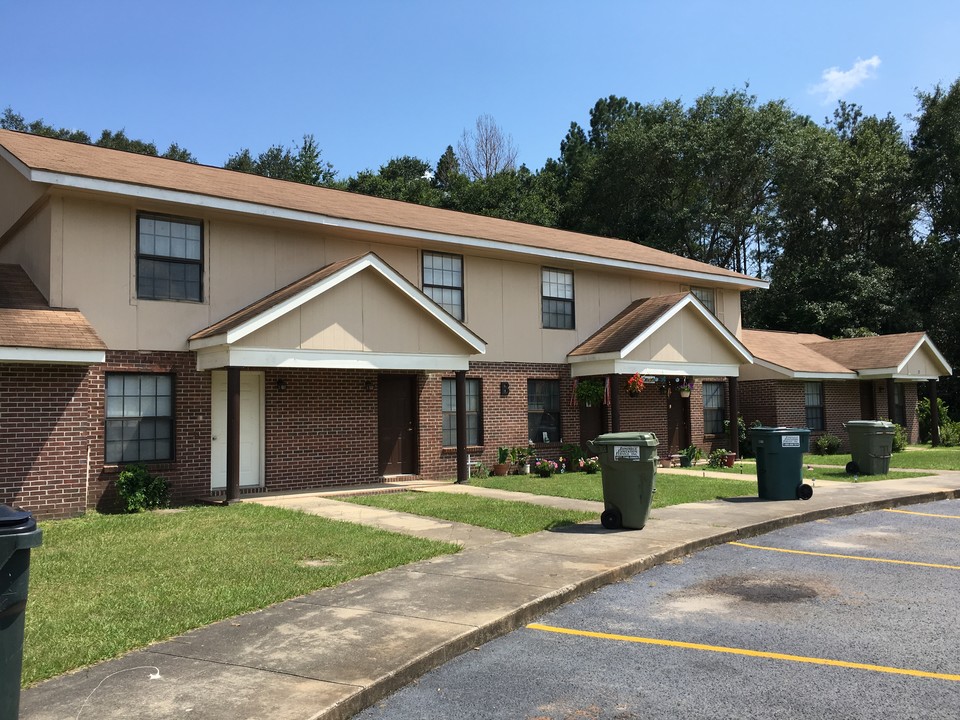 Chickasaw Apartments in Arlington, GA - Building Photo