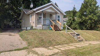 83 McKinley St in Pontiac, MI - Building Photo