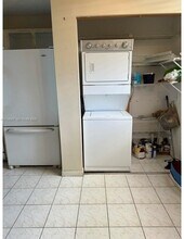 117 Lake Emerald Dr in Oakland Park, FL - Building Photo - Building Photo