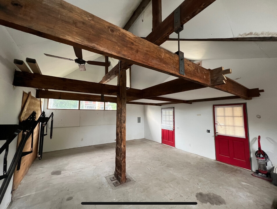 134 Waverly Ct, Unit Garage in Louisville, KY - Building Photo