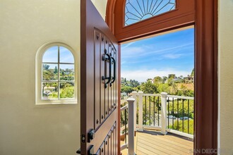 1935 Nautilus St in San Diego, CA - Foto de edificio - Building Photo