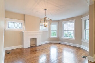 221 E Burke St in Easton, PA - Foto de edificio - Building Photo
