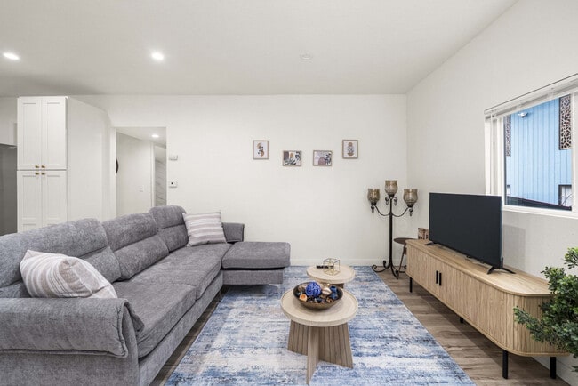 property at 815 SW Cloverdale St