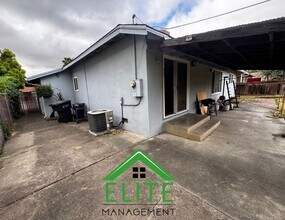1949 Newport Ave in Sacramento, CA - Building Photo - Building Photo