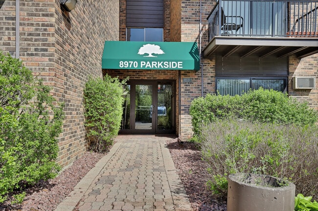 8970 N Parkside Ave in Des Plaines, IL - Building Photo - Building Photo