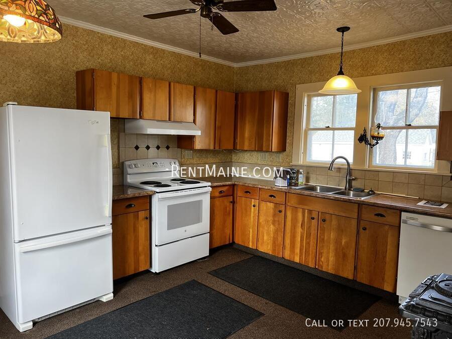 92 Main Rd N in Hampden, ME - Building Photo