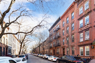 102 Saint Marks Pl in Brooklyn, NY - Building Photo - Building Photo