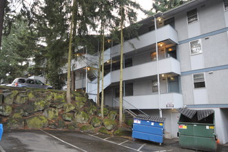 Linden II Apartments in Shoreline, WA - Building Photo - Building Photo