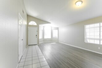 7756 W Julie Dr in Glendale, AZ - Building Photo - Building Photo