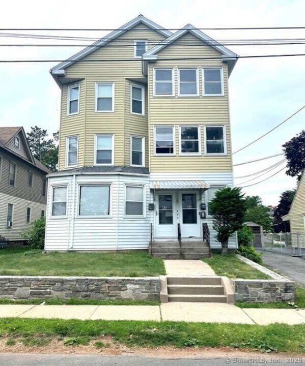 66 Collins St in New Britain, CT - Building Photo