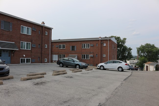 Bridgeport Plaza in Bridgeport, PA - Foto de edificio - Building Photo