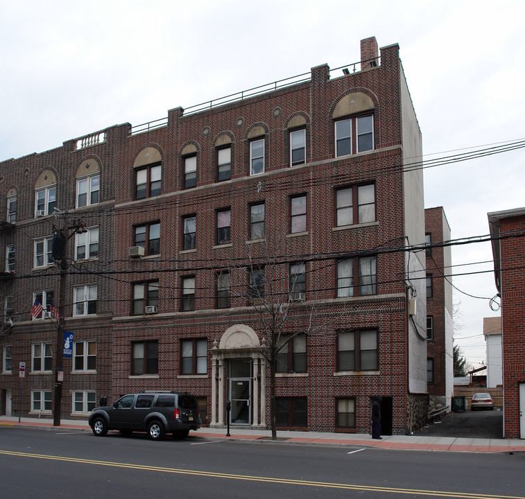 8009 Bergenline Ave in North Bergen, NJ - Building Photo