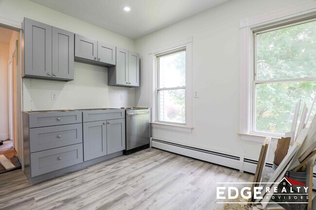 23 Bayard St, Unit 2 in Boston, MA - Foto de edificio - Building Photo