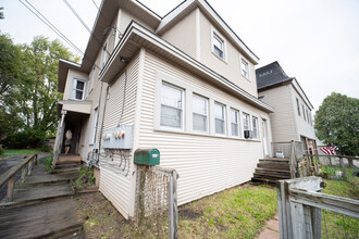 120 W Manlius St in East Syracuse, NY - Building Photo - Building Photo