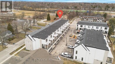 2268 Sovereign St in Oakville, ON - Building Photo - Building Photo