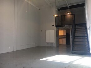 2501 S Harwood St in Dallas, TX - Building Photo - Building Photo