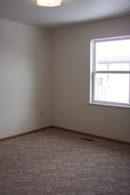 721 Mary Kay Ave, Unit 1/2 in Tomah, WI - Foto de edificio - Building Photo