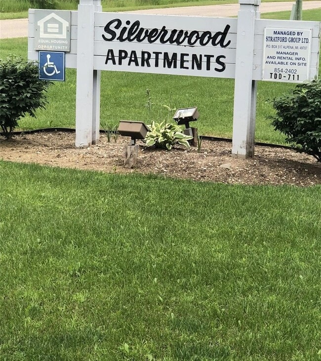 140 Town Pl Ct in Hesperia, MI - Building Photo - Building Photo