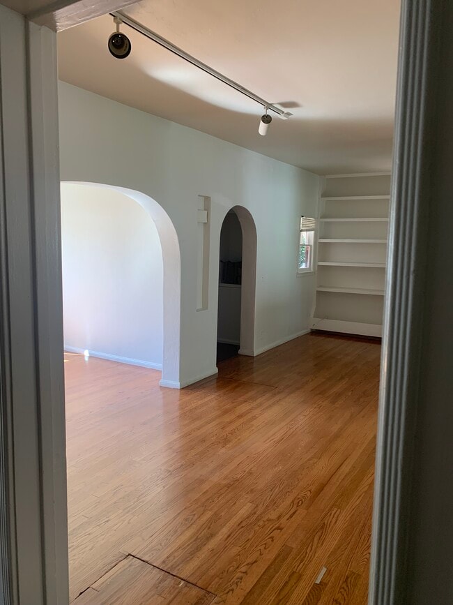 17178 Kingsbury St in Granada Hills, CA - Building Photo - Building Photo
