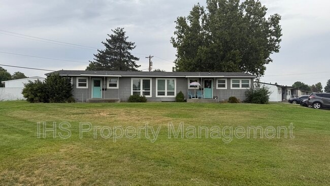 property at 2104 Lee Blvd