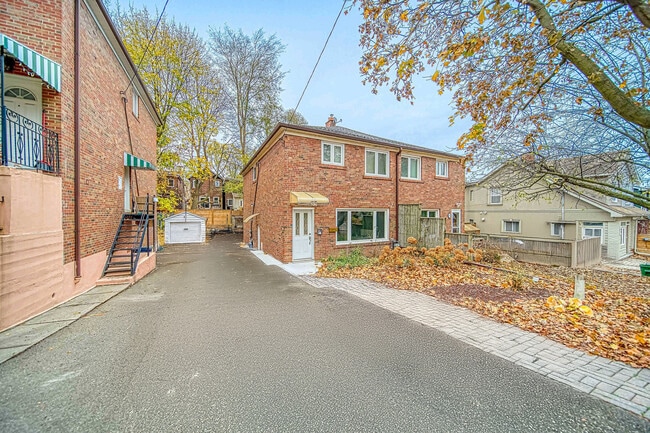 35 Bellhaven Rd in Toronto, ON - Building Photo - Building Photo