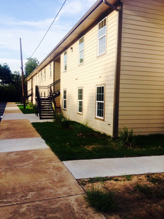 Bonham Village in Bonham, TX - Building Photo