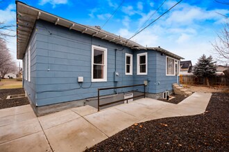 204 18th Ave S in Nampa, ID - Building Photo - Building Photo