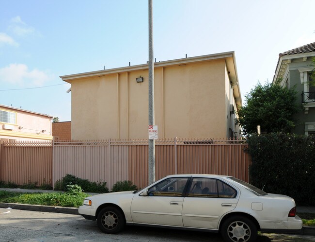 1442 N Formosa Ave in Los Angeles, CA - Foto de edificio - Building Photo