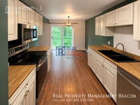 20 Lily Pond Rd in Hartford, VT - Building Photo