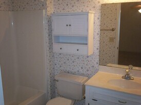 1075 Arnaud St in Sumter, SC - Building Photo