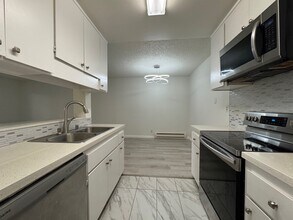 1311 Webster St, Unit E110 in Alameda, CA - Foto de edificio - Building Photo