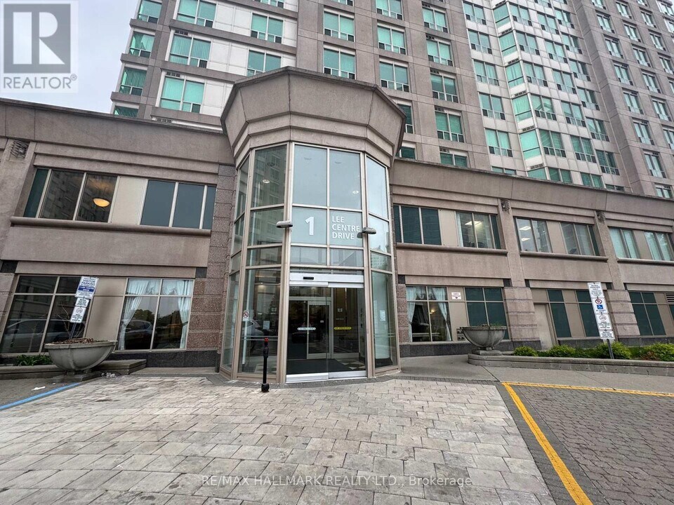 1-511 Lee Centre Dr in Toronto, ON - Building Photo
