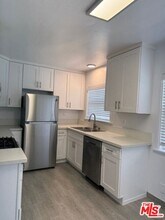6116 Overhill Dr in Los Angeles, CA - Foto de edificio - Building Photo