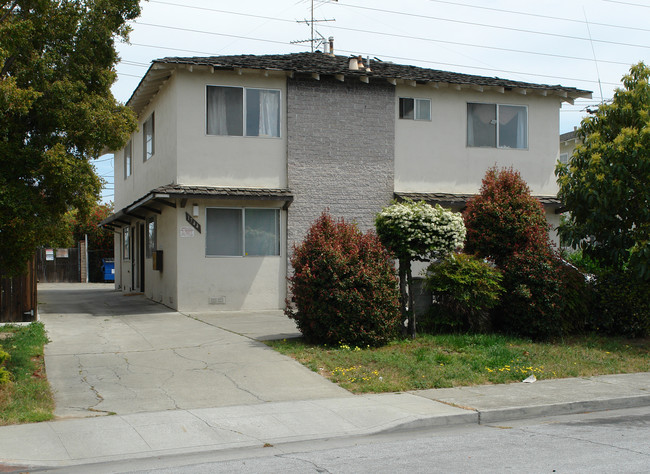 1744 Noranda Dr in Sunnyvale, CA - Foto de edificio - Building Photo