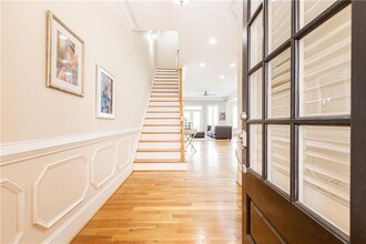 5492 Glenridge Dr in Atlanta, GA - Foto de edificio - Building Photo