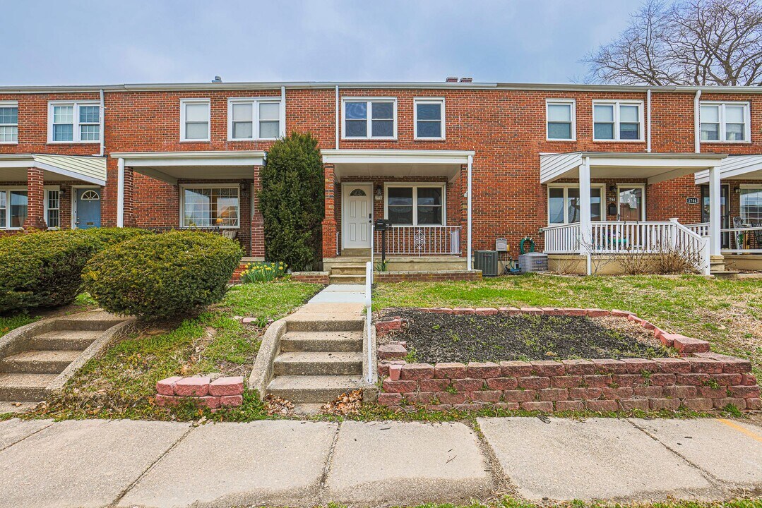 1748 Stokesley Rd in Dundalk, MD - Building Photo